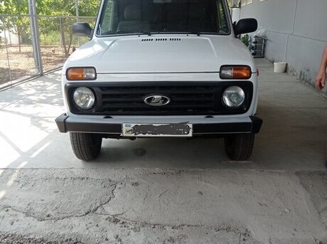 LADA (VAZ) Niva 2010