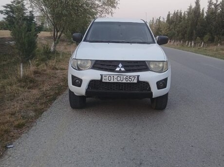 Mitsubishi L200 2011