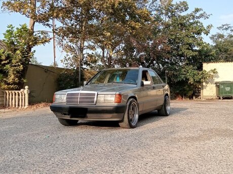 Mercedes 190