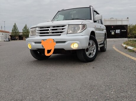 Mitsubishi Pajero io 2000