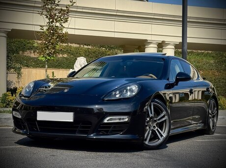 Porsche Panamera GTS 2012