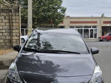 Toyota Prius V 2012