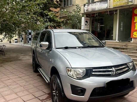 Mitsubishi L200 2013