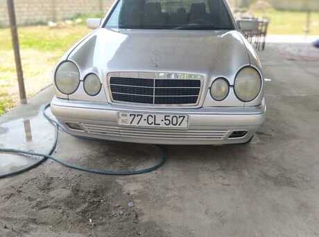Mercedes E 220