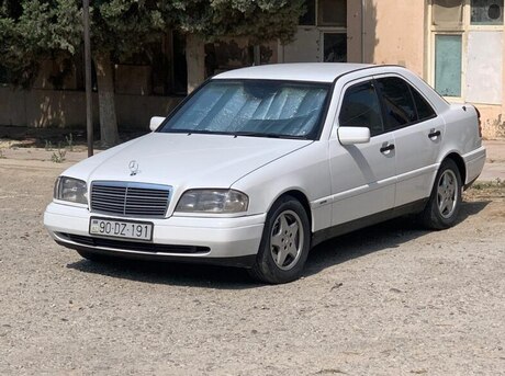 Mercedes C 200