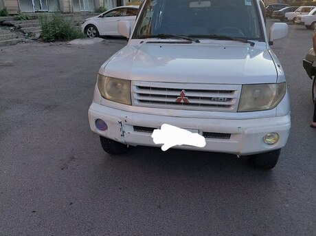Mitsubishi Pajero io 1999