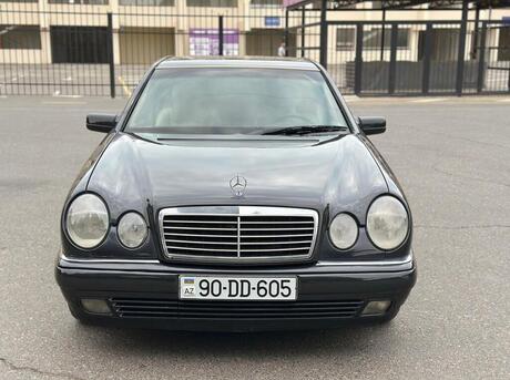 Mercedes E 200