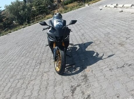 Yamaha R15 V4 2024