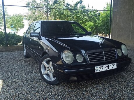 Mercedes E 200