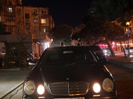Mercedes E 320