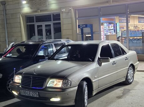 Mercedes C 180