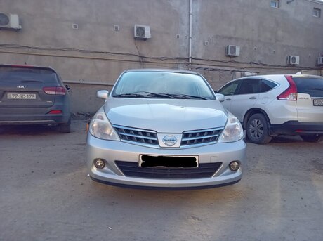 Nissan Tiida 2011