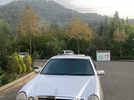 Mercedes E 240