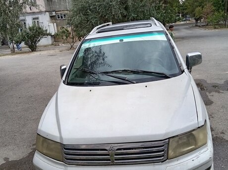 Mitsubishi Chariot 2001