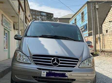 Mercedes Viano 2010
