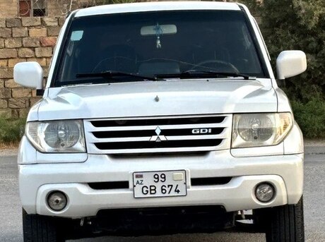Mitsubishi Pajero io 2000
