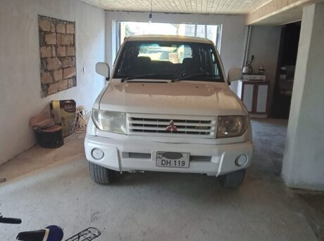 Mitsubishi Pajero io 1999