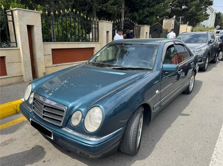 Mercedes E 230