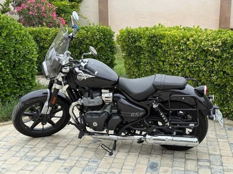 Royal Enfield Super Meteor 650 2024