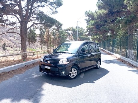Toyota Sienta 2012