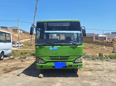 Isuzu NP 37 2010