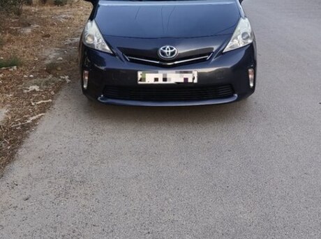 Toyota Prius V 2012