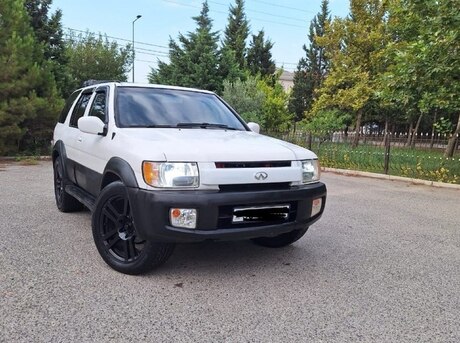 Infiniti QX4 2000