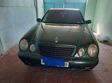 Mercedes E 220