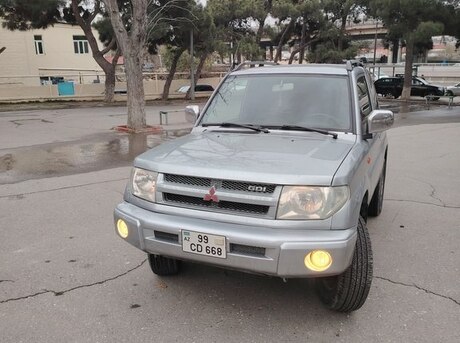 Mitsubishi Pajero io 1998
