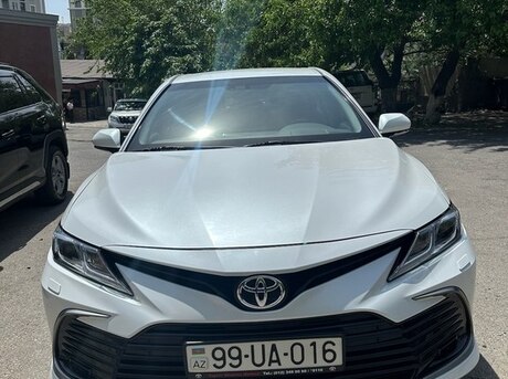 Toyota Camry 2021