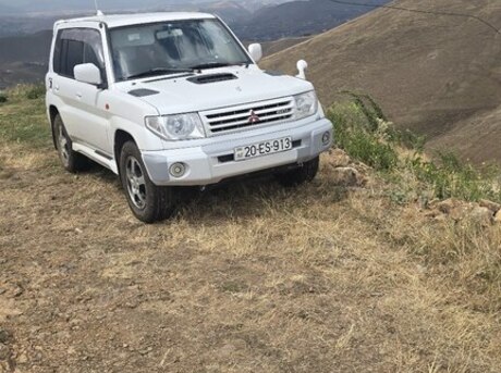 Mitsubishi Pajero io 1999
