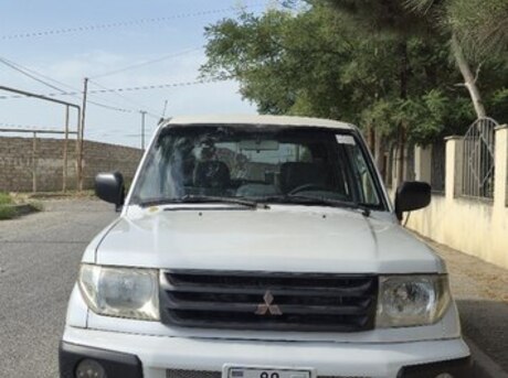 Mitsubishi Pajero io 1999