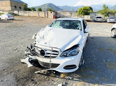 Mercedes E 250 4MATIC 2015