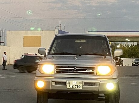 Mitsubishi Pajero io 1999