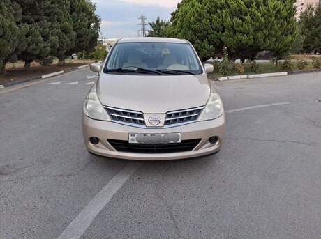 Nissan Tiida 2012