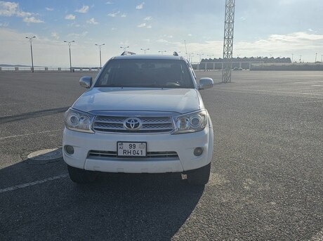 Toyota Fortuner 2011