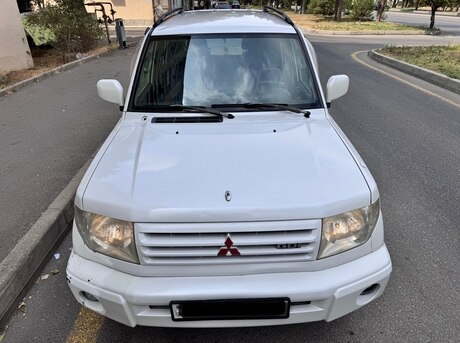 Mitsubishi Pajero io 2000