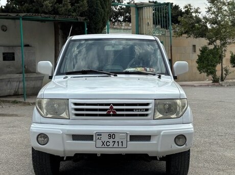 Mitsubishi Pajero io 1999