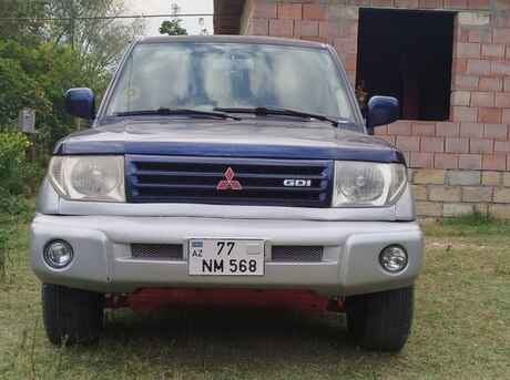 Mitsubishi Pajero io 2000