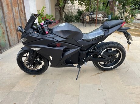 C.Moto CMR-RZ 2025