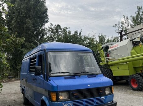 Mercedes 208 D 1990