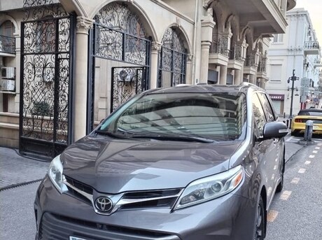 Toyota Sienna 2019