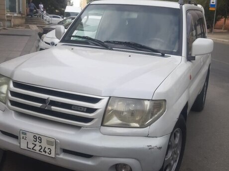 Mitsubishi Pajero io 2001