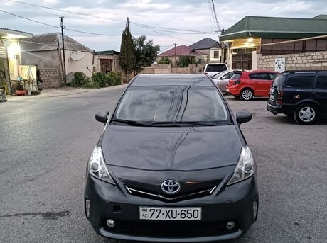 Toyota Prius V 2012