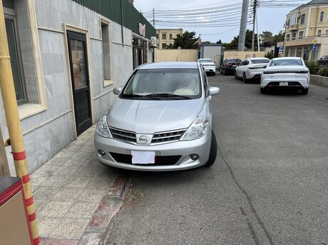 Nissan Tiida 2011