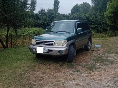 Mitsubishi Pajero io 1999
