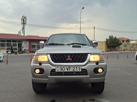 Mitsubishi Pajero Sport 2000