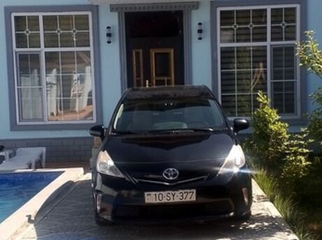 Toyota Prius V 2012