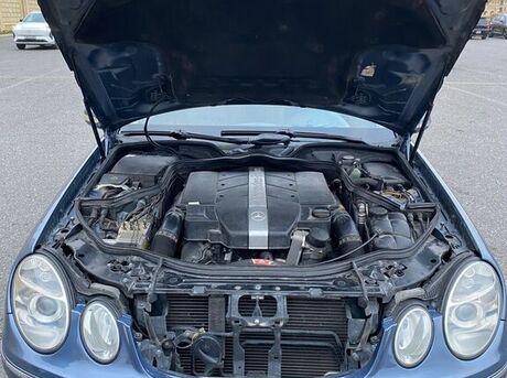 Mercedes E 240 2003