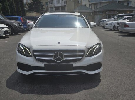 Mercedes E 200